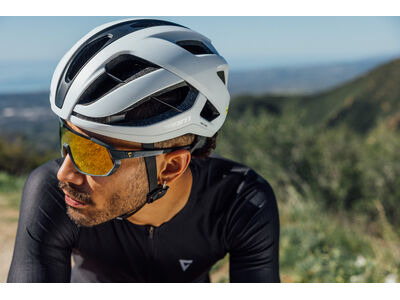 GIANT Rev Pro Mips Helmet Matt Black click to zoom image