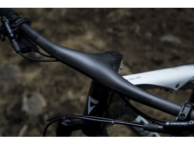 GIANT Contact SLR XC Integrated Handlebar click to zoom image