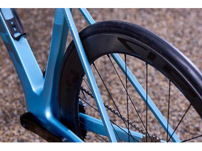 GIANT Gavia Course 700x28c click to zoom image