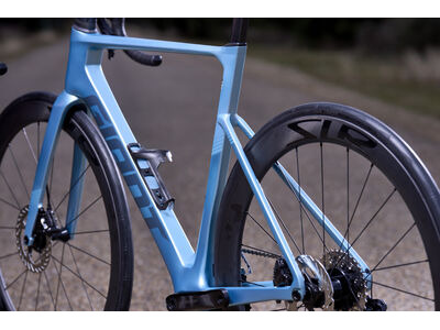 GIANT Gavia Course 700x30c click to zoom image